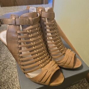 Vince Camuto Women's Tan Sandals Size 9